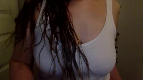 Snapshot of victoriaskyee chatting on 04/14/26, 04:07 victoriaskyee online show from 04/14/26, 04:07