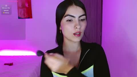 victoriia_henao_ online show from 11/24/25, 03:06