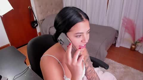 V  I C  T O R I A  online show from 01/06/25, 09:11