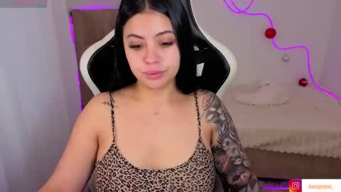 V  I C  T O R I A  online show from 11/28/25, 05:04