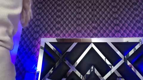 victtoria lee online show from 11/18/25, 07:07