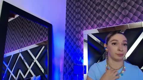 victtoria lee online show from 11/21/25, 07:23