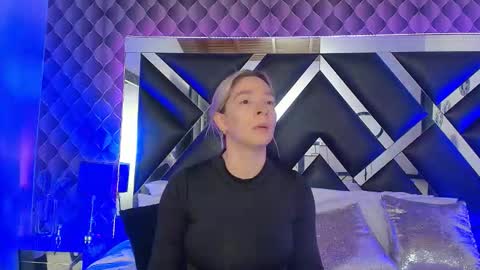 victtoria lee online show from 12/01/25, 07:41