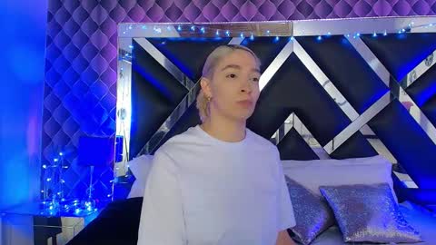 victtoria lee online show from 02/23/26, 07:33