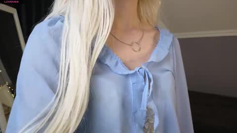 Snapshot of vienna_gones chatting on 04/01/26, 01:41 Eva online show from 04/01/26, 01:41