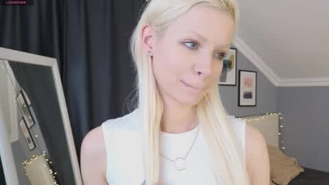 Snapshot of vienna_gones chatting on 04/04/26, 12:24 Eva online show from 04/04/26, 12:24