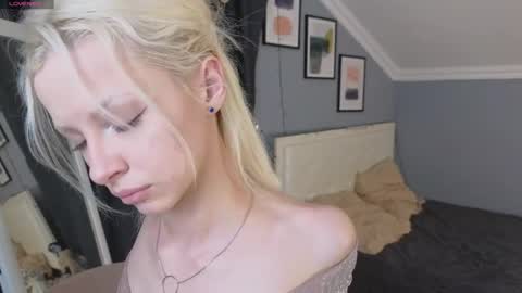 Snapshot of vienna_gones chatting on 04/05/26, 12:24 Eva online show from 04/05/26, 12:24