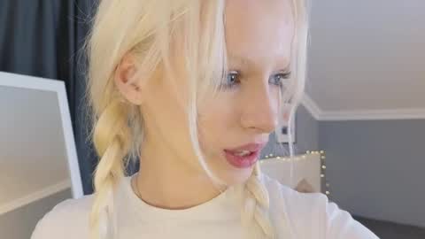 Snapshot of vienna_gones chatting on 04/10/26, 12:21 Eva online show from 04/10/26, 12:21