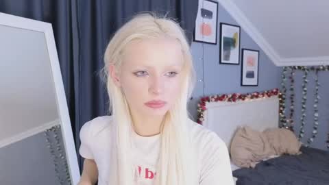 Snapshot of vienna_gones chatting on 04/11/26, 12:20 Eva online show from 04/11/26, 12:20