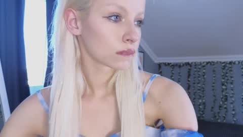 Snapshot of vienna_gones chatting on 04/17/26, 12:30 Eva online show from 04/17/26, 12:30
