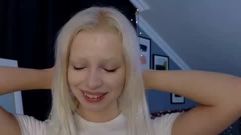 Snapshot of vienna_gones chatting on 05/01/26, 12:32 Eva online show from 05/01/26, 12:32