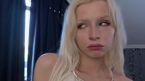 Snapshot of vienna_gones chatting on 05/07/26, 12:21 Eva online show from 05/07/26, 12:21