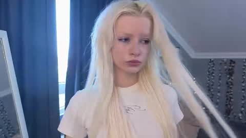 Snapshot of vienna_gones chatting on 05/09/26, 12:32 Eva online show from 05/09/26, 12:32