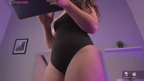 Snapshot of viictoria_becker chatting on 05/27/26, 11:29 Victoria online show from 05/27/26, 11:29