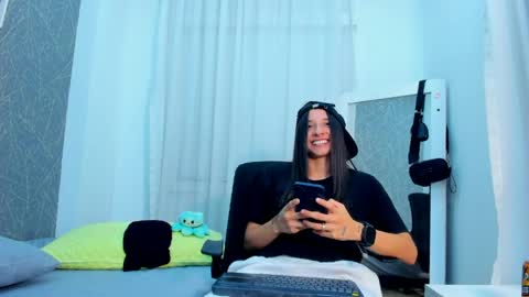 viictoriiasaenz online show from 04/17/26, 03:20