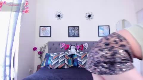 Snapshot of viioleta_cam chatting on 06/20/26, 07:49 Violet online show from 06/20/26, 07:49