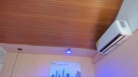 Viiolett online show from 12/20/25, 07:54