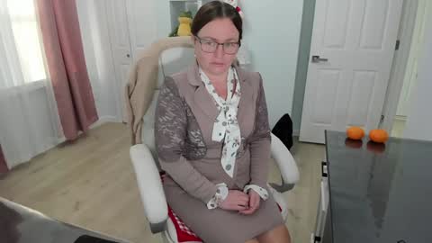 Snapshot of vika7333 chatting on 12/27/24, 01:50 Ukrainian-woman online show from 12/27/24, 01:50