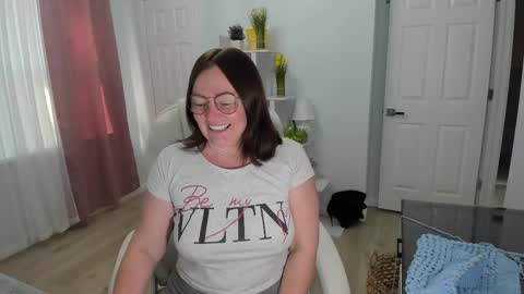 Snapshot of vika7333 chatting on 02/10/25, 02:37 Ukrainian-woman online show from 02/10/25, 02:37