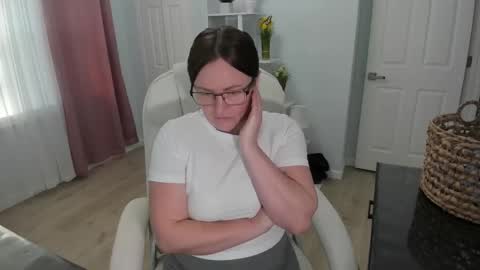 Snapshot of vika7333 chatting on 03/01/25, 03:49 Ukrainian-woman online show from 03/01/25, 03:49