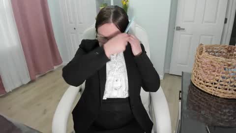 Snapshot of vika7333 chatting on 03/04/25, 01:06 Ukrainian-woman online show from 03/04/25, 01:06