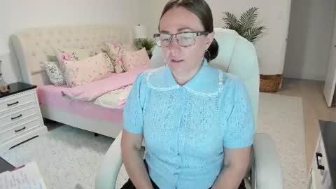 Snapshot of vika7333 chatting on 06/24/26, 11:53 Ukrainian-woman online show from 06/24/26, 11:53
