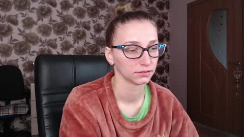 Snapshot of vikaericka chatting on 12/07/24, 08:11 Vika online show from 12/07/24, 08:11