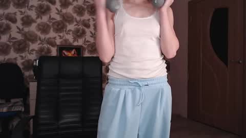 Snapshot of vikaericka chatting on 02/10/25, 05:52 Vika online show from 02/10/25, 05:52