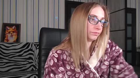 Snapshot of vikaericka chatting on 02/20/25, 01:25 Vika online show from 02/20/25, 01:25