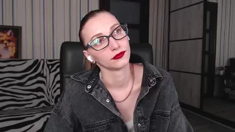 Snapshot of vikaericka chatting on 03/07/25, 08:11 Vika online show from 03/07/25, 08:11