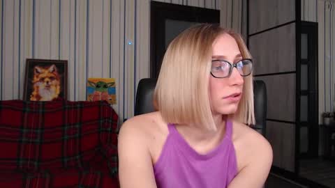 Snapshot of vikaericka chatting on 11/15/25, 12:30 Vika online show from 11/15/25, 12:30