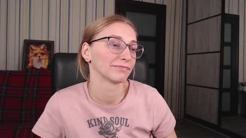 Vika online show from 12/19/25, 09:22