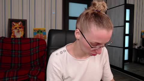 Snapshot of vikaericka chatting on 05/06/26, 10:09 Vika online show from 05/06/26, 10:09
