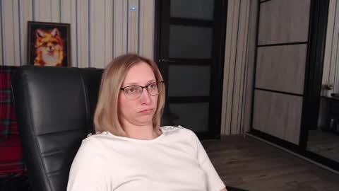 Snapshot of vikaericka chatting on 05/21/26, 12:06 Vika online show from 05/21/26, 12:06