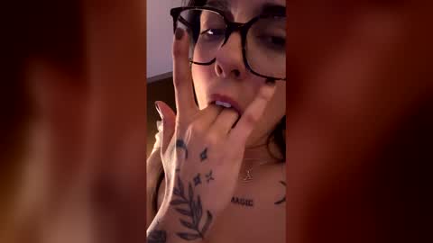 vikiangeletti online show from 04/04/26, 12:42