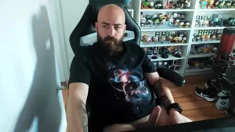 Snapshot of vikingcock__ chatting on 05/15/26, 01:40 vikingc0ck online show from 05/15/26, 01:40