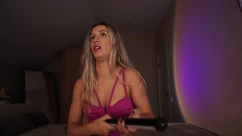 VIKKI online show from 11/11/25, 12:05