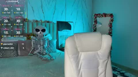 Vikky online show from 10/30/25, 01:29