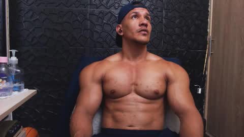 Viktor Herrera online show from 10/27/25, 04:00