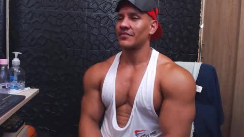 Viktor Herrera online show from 10/31/25, 04:30