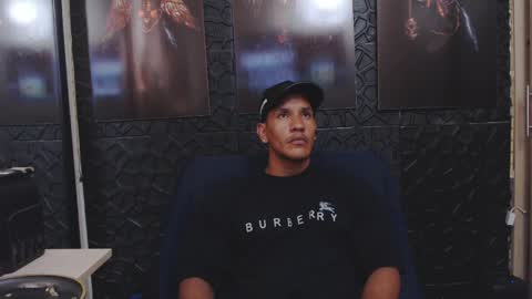 Snapshot of viktorherrera chatting on 05/04/26, 01:40 Viktor Herrera online show from 05/04/26, 01:40