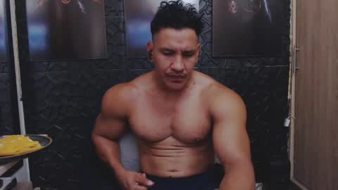 Snapshot of viktorherrera chatting on 05/17/26, 02:13 Viktor Herrera online show from 05/17/26, 02:13