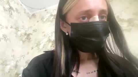 Snapshot of viktoria9898 chatting on 04/27/26, 12:25 Sweett online show from 04/27/26, 12:25