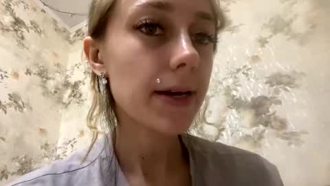 Snapshot of viktoria9898 chatting on 05/16/26, 12:07 Sweett online show from 05/16/26, 12:07