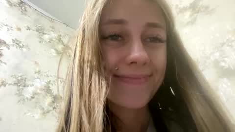 Snapshot of viktoria9898 chatting on 06/08/26, 01:09 Sweett online show from 06/08/26, 01:09