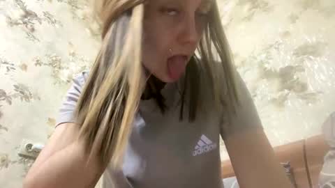 Snapshot of viktoria9898 chatting on 06/08/26, 01:28 Sweett online show from 06/08/26, 01:28