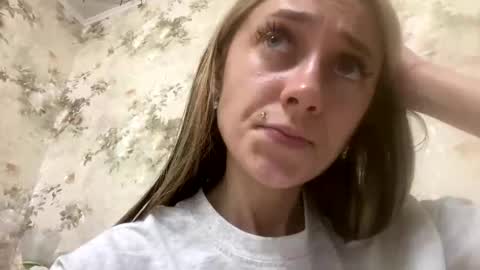 Snapshot of viktoria9898 chatting on 06/09/26, 02:01 Sweett online show from 06/09/26, 02:01