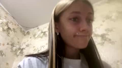 Snapshot of viktoria9898 chatting on 06/10/26, 12:00 Sweett online show from 06/10/26, 12:00