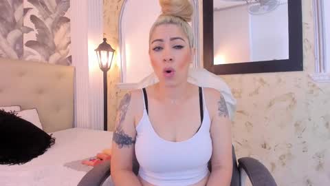 Viktoria online show from 01/05/25, 03:13