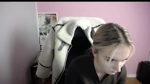 viktoria_lovely online show from 12/02/25, 09:14